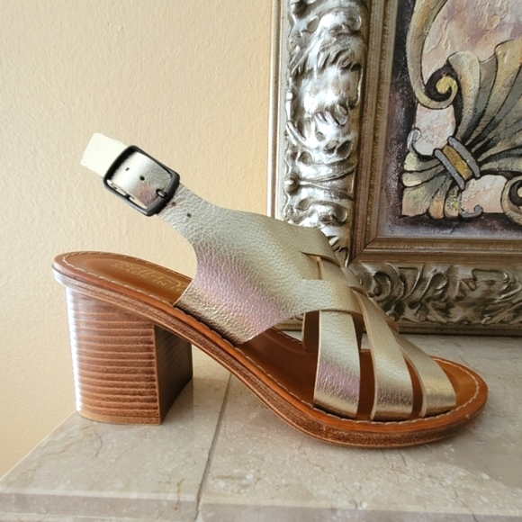 Bella Vita Sandals - Picture 2 of 10